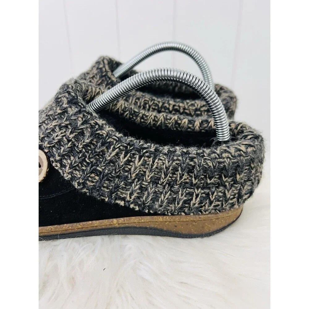 Clarks Black Suede Sweater Clogs Comfort Slippers Knit Collar Button Accent 9M